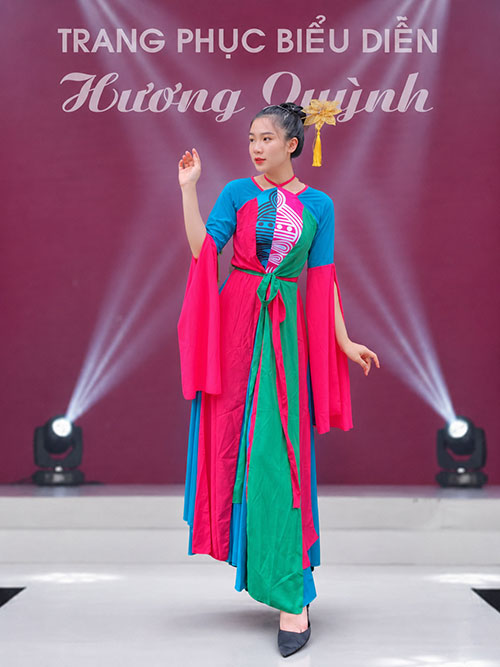 Áo dài Tứ thân xanh